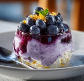 Delicious blueberry cottage cheese mousse topped with fresh blueberries
