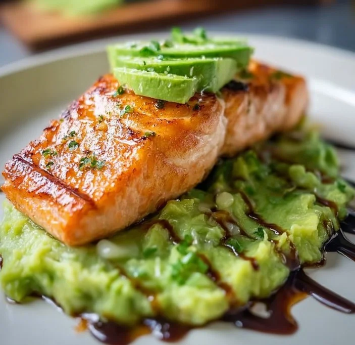 Baked Salmon with Avocado Mash for a Quick Gourmet Delight 2 Baked Salmon with Avocado Mash for a Quick Gourmet Delight